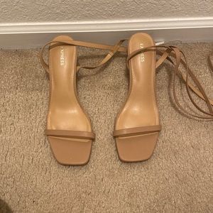 Kitten strappy heel, never worn ... classic